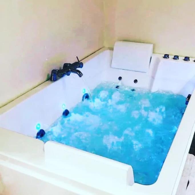 L'Atelier Des Reves Un Moment Magique Spa Prive Beaune  Kültér fotó